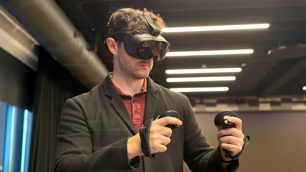Wearing-Steam-Frame-at-Valve-1.png